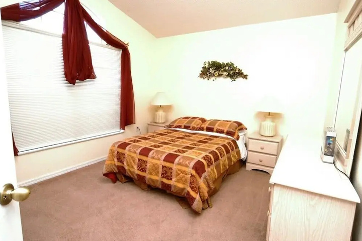 Room 5 of 27