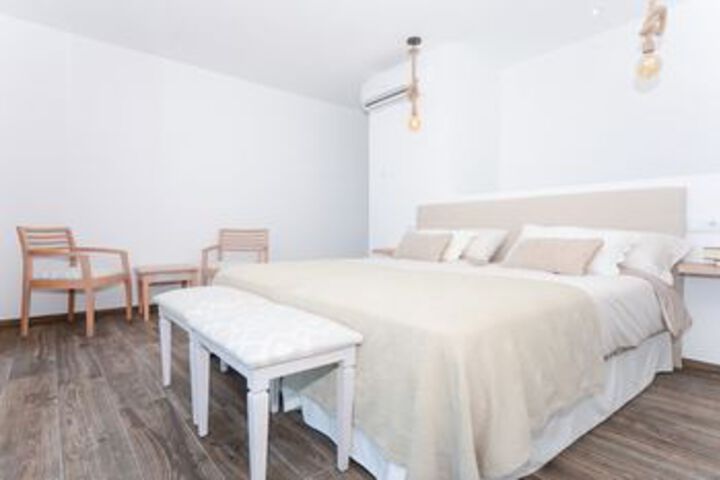 Room 1 of 20