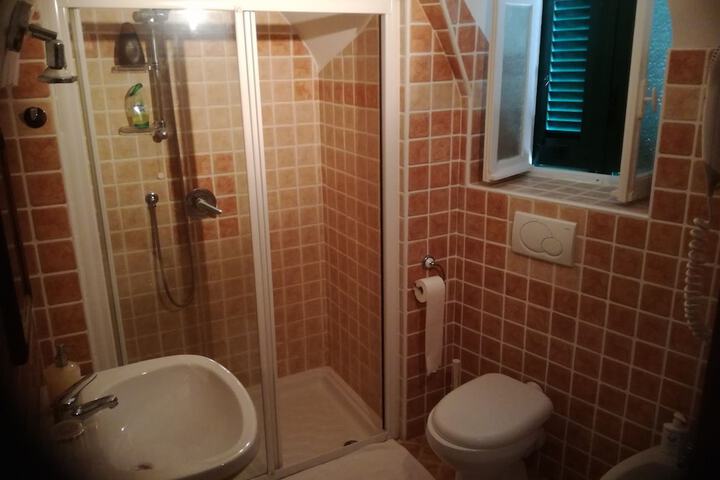 Room 14 of 34