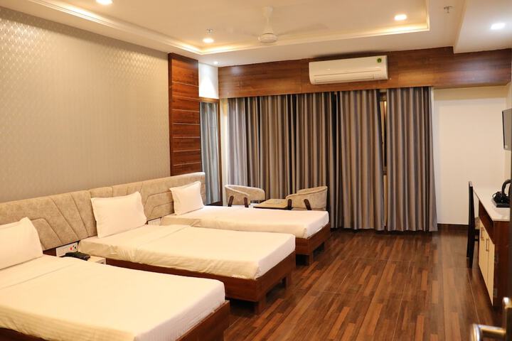 Room 14 of 32