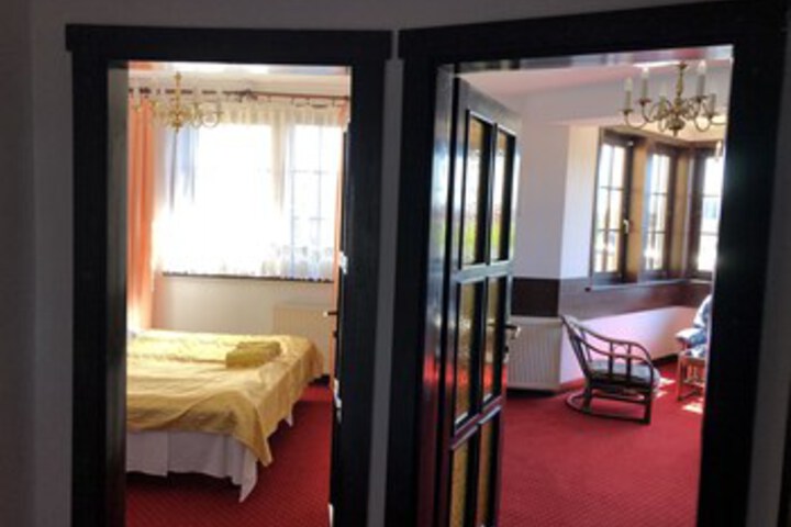 Room 32 of 43