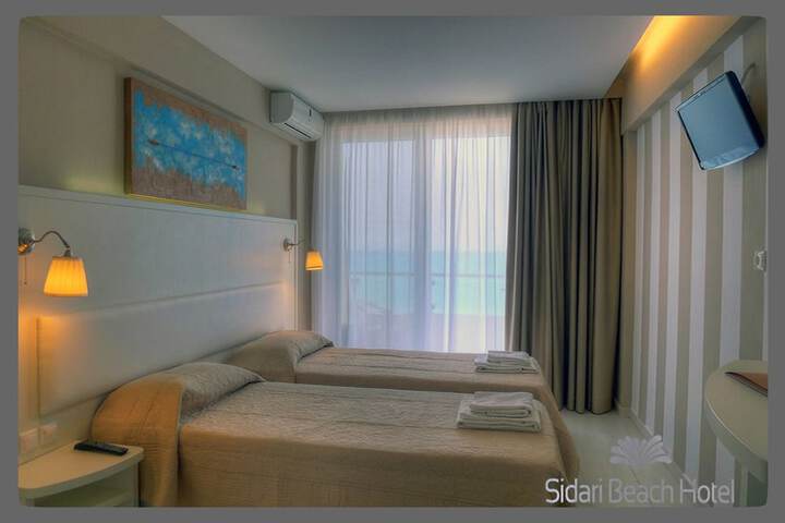 Room 13 of 108