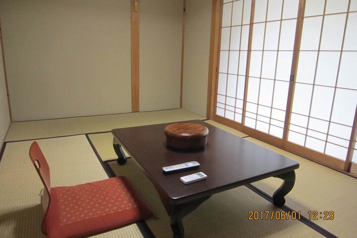 Room 9 of 48