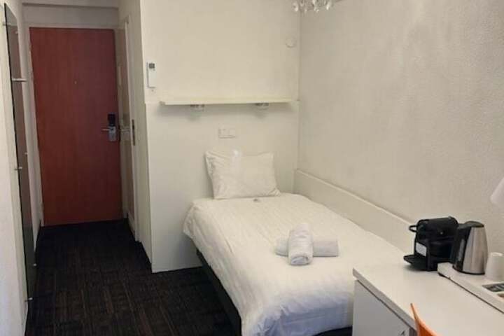 Room 40 of 60
