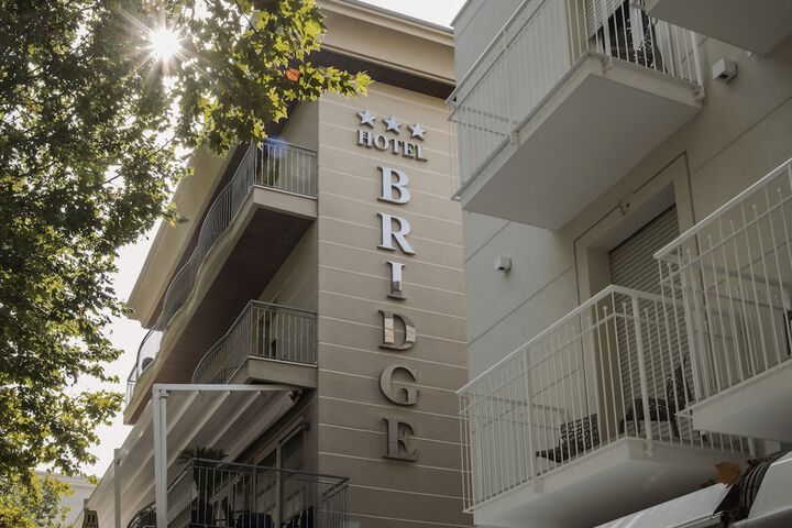 Hotel Bridge