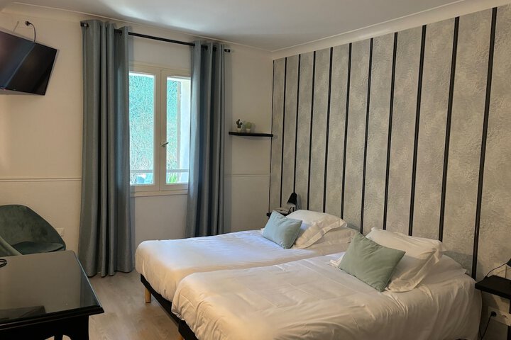 Room 9 of 37