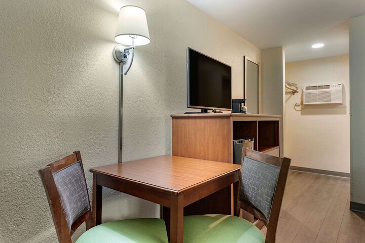 2 Double Beds (9 of 11)