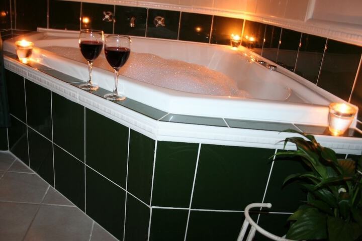 Hot Tub 18 of 26