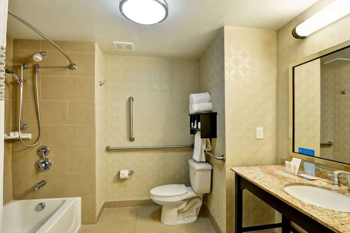 2 Queen Beds Accessible (11 of 11)