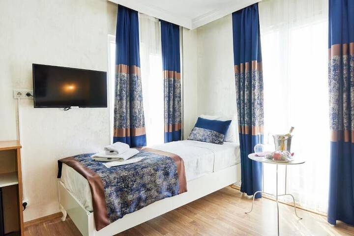 Room 15 of 28
