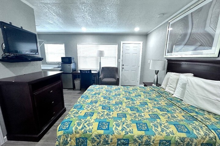 Room 10 of 23