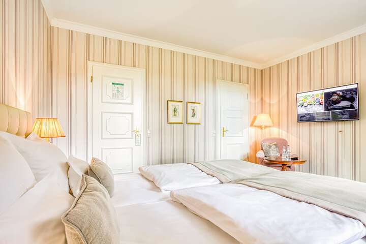 Room 7 of 80