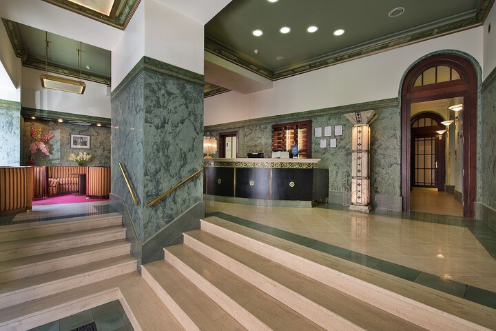 Entrance & Lobby