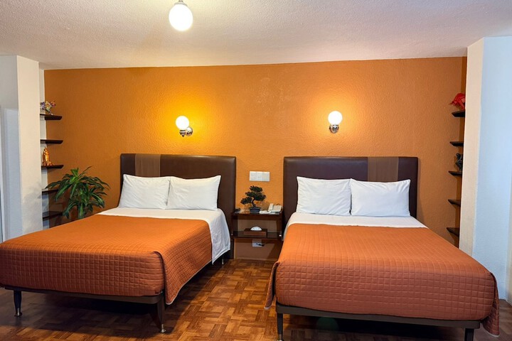 Room 9 of 35