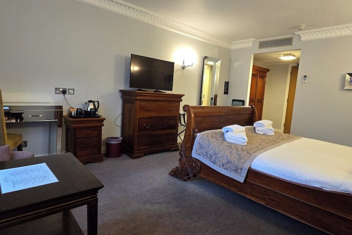 Room 53 of 137