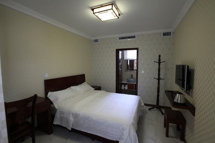 Room 3 of 38