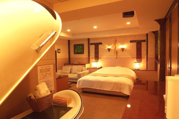 Room 8 of 14