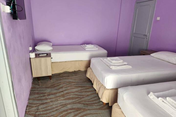 Room 6 of 28
