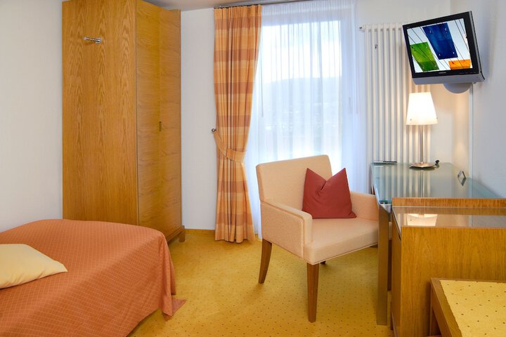 Room 8 of 61