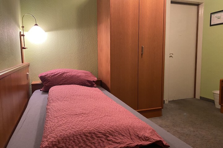 Room 12 of 28