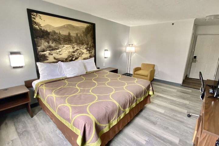 Standard | King Bed (5 of 7)