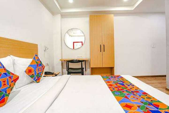 Room 25 of 37
