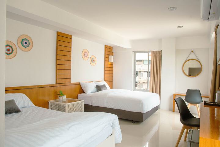 Room 7 of 9