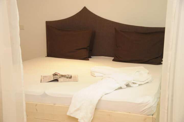 Room 6 of 39