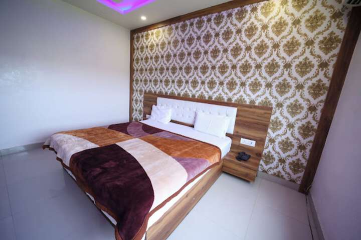 Room 11 of 25