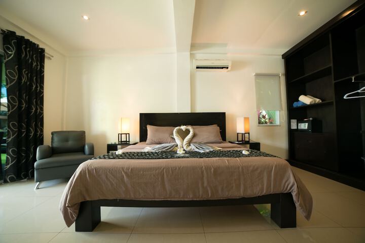 Room 6 of 42