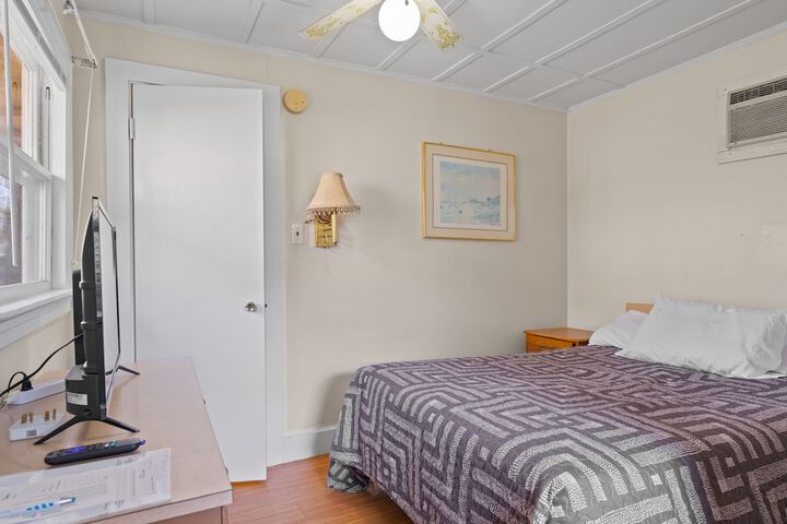 Room 16 of 37