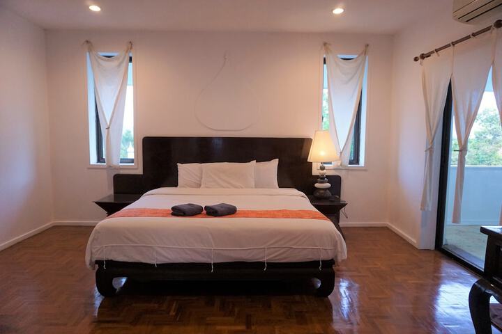 Room 14 of 115