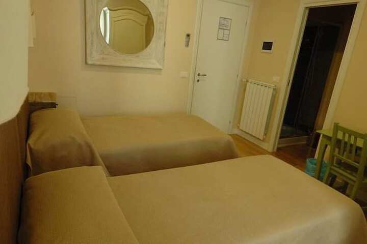 Room 8 of 32