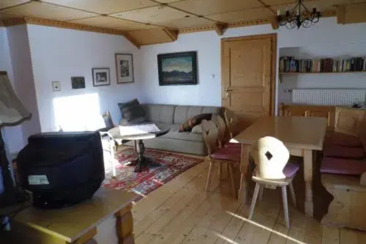 Room 3 of 10