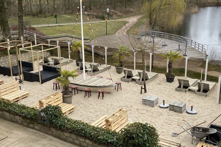Sundeck 47 of 54