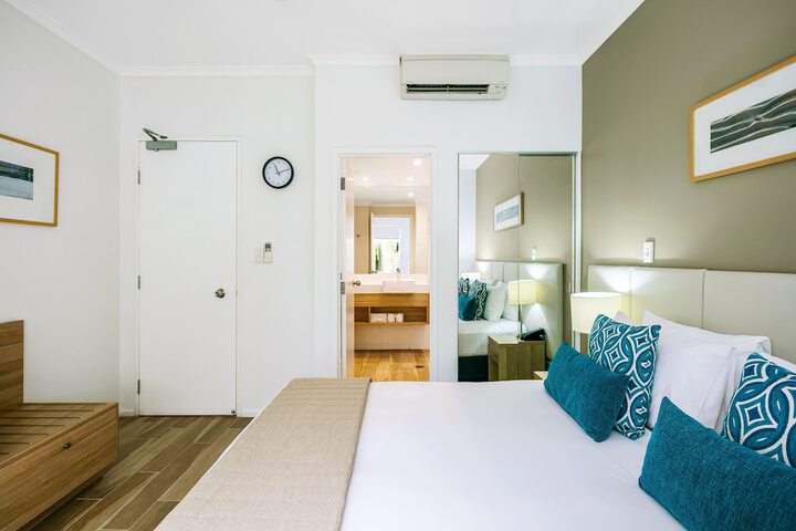 Room 3 of 72
