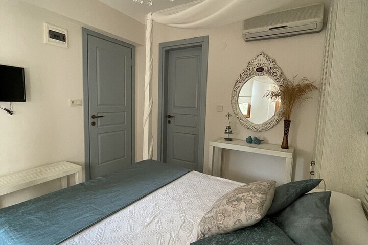 Room 25 of 93