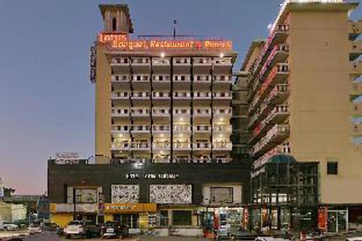 New Lotus Paradise Hotel