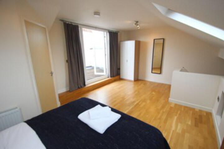 Room 14 of 16