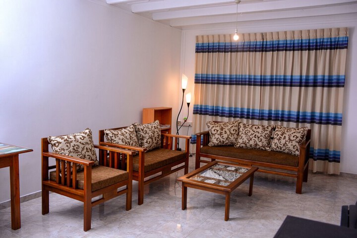Room 9 of 18