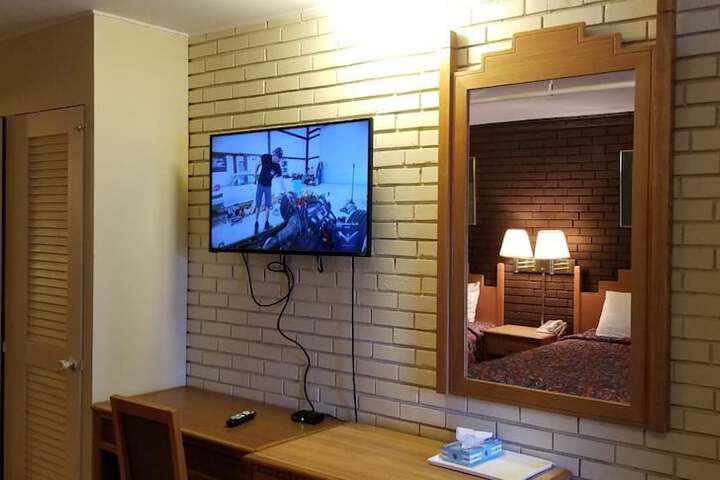 Room 6 of 14