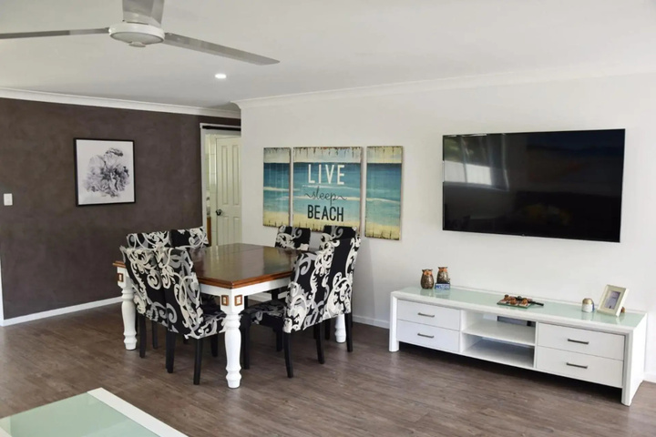 Room 4 of 16