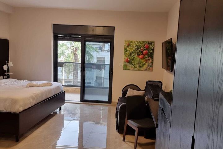 Room 104 of 243