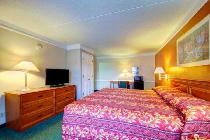 Room 4 of 11