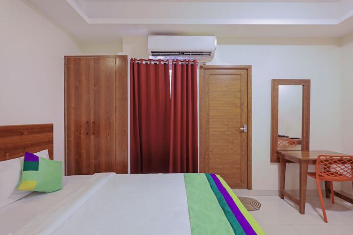 Room 11 of 25