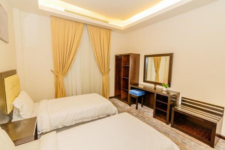 Room 5 of 16