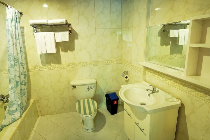 Room 10 of 33