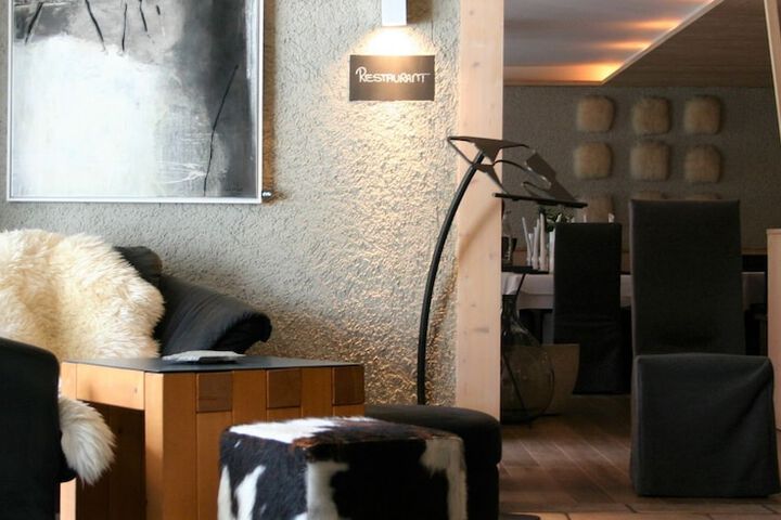 Lounge 58 of 69