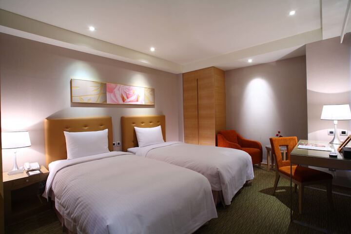 Room 9 of 34
