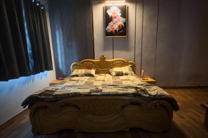 Room 3 of 20